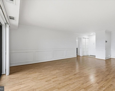309 Yoakum Parkway - Photo Thumbnail 5