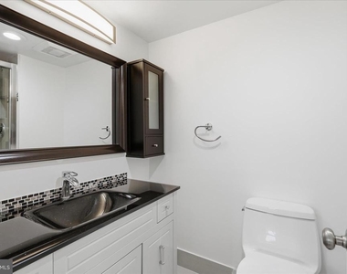 309 Yoakum Parkway - Photo Thumbnail 18