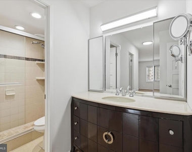309 Yoakum Parkway - Photo Thumbnail 13