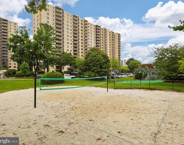 309 Yoakum Parkway - Photo Thumbnail 36