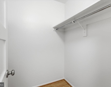 309 Yoakum Parkway - Photo Thumbnail 15