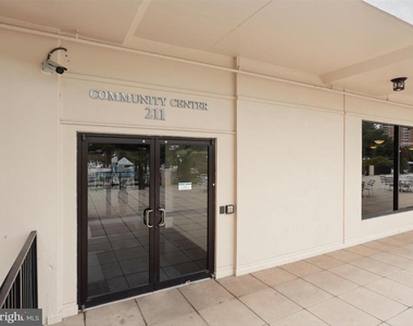 309 Yoakum Parkway - Photo Thumbnail 38