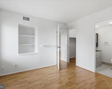 309 Yoakum Parkway - Photo Thumbnail 17