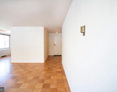 1210 N Taft Street - Photo Thumbnail 8