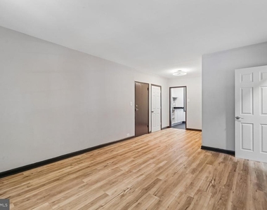 226 N Thomas Street - Photo Thumbnail 3
