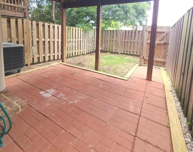 2037 S Glebe Road - Photo Thumbnail 26