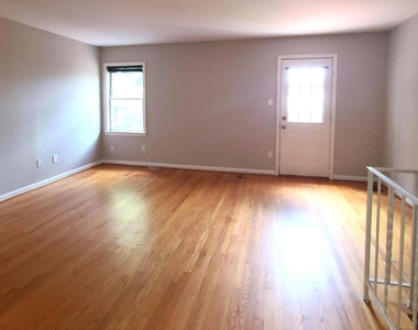 2037 S Glebe Road - Photo Thumbnail 7