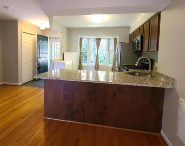 2037 S Glebe Road - Photo Thumbnail 9