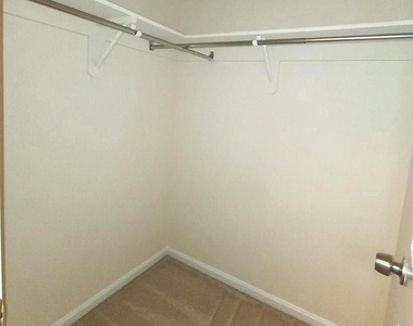 2037 S Glebe Road - Photo Thumbnail 14