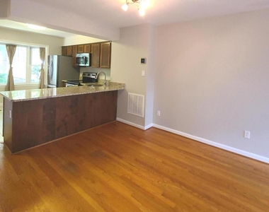 2037 S Glebe Road - Photo Thumbnail 8