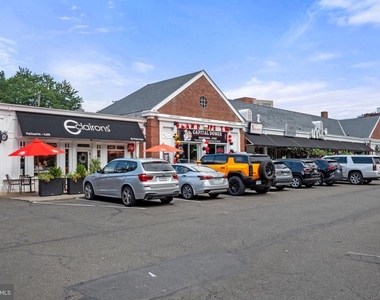 1800 Wilson Boulevard - Photo Thumbnail 20