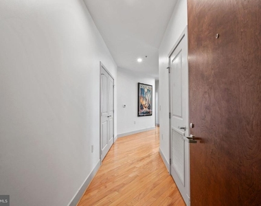 1800 Wilson Boulevard - Photo Thumbnail 2