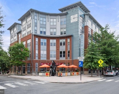 1800 Wilson Boulevard - Photo Thumbnail 1
