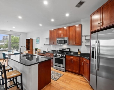 1800 Wilson Boulevard - Photo Thumbnail 9