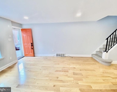 209 Daly Street - Photo Thumbnail 1