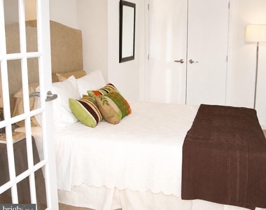 219 S 18th Street - Photo Thumbnail 2