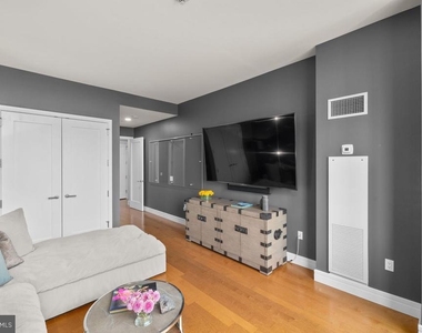 1414 S Penn Square - Photo Thumbnail 40