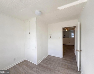 2603 E Somerset Street - Photo Thumbnail 10