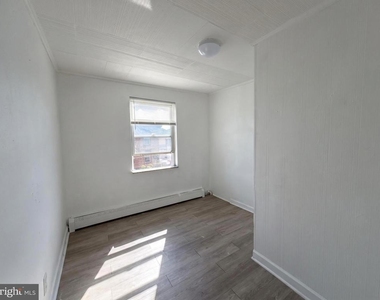 2603 E Somerset Street - Photo Thumbnail 9