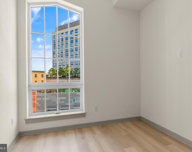 689 N Broad Street - Photo Thumbnail 13