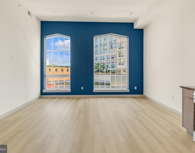 689 N Broad Street - Photo Thumbnail 3