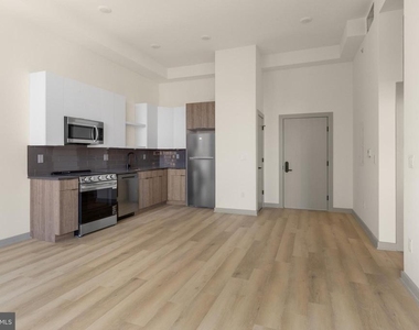 689 N Broad Street - Photo Thumbnail 6