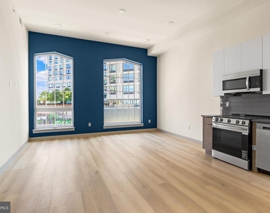 689 N Broad Street - Photo Thumbnail 1