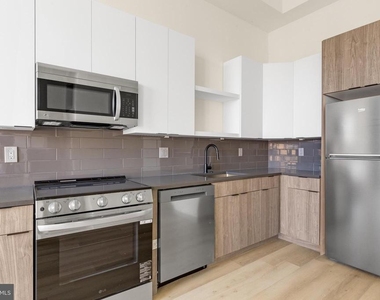 689 N Broad Street - Photo Thumbnail 8