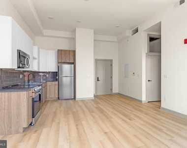 689 N Broad Street - Photo Thumbnail 5