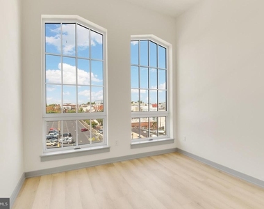 689 N Broad Street - Photo Thumbnail 3
