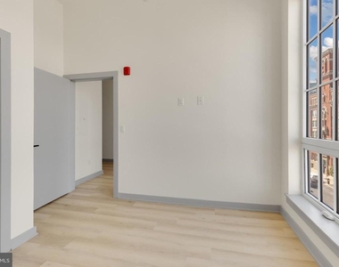 689 N Broad Street - Photo Thumbnail 1
