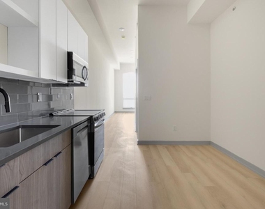 689 N Broad Street - Photo Thumbnail 9
