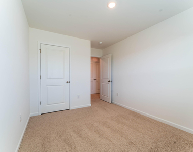 370 Freestall Drive - Photo Thumbnail 13