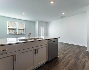370 Freestall Drive - Photo Thumbnail 4