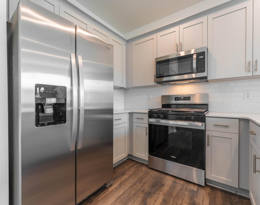 370 Freestall Drive - Photo Thumbnail 5