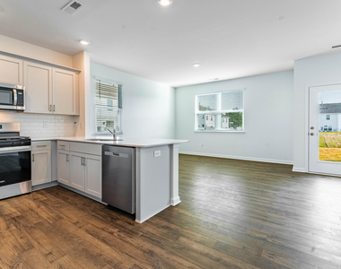 370 Freestall Drive - Photo Thumbnail 2