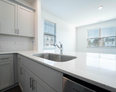 370 Freestall Drive - Photo Thumbnail 3