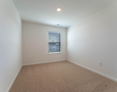 370 Freestall Drive - Photo Thumbnail 12