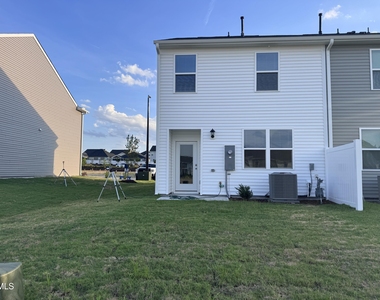 370 Freestall Drive - Photo Thumbnail 1