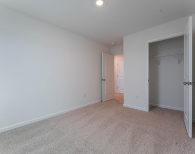 370 Freestall Drive - Photo Thumbnail 16