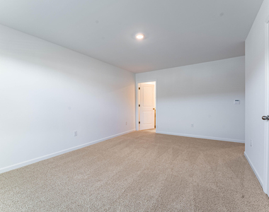 370 Freestall Drive - Photo Thumbnail 9