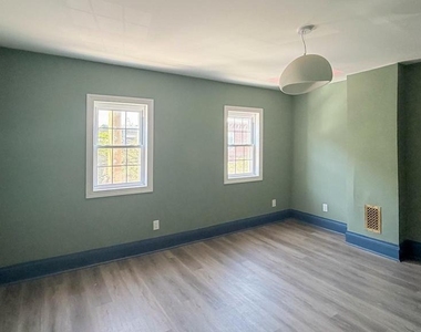 2213 E Thompson Street - Photo Thumbnail 24