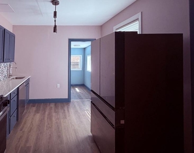 2213 E Thompson Street - Photo Thumbnail 11