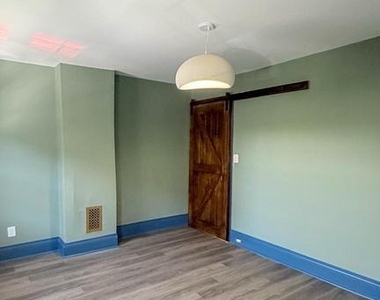 2213 E Thompson Street - Photo Thumbnail 23