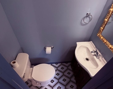 2213 E Thompson Street - Photo Thumbnail 5