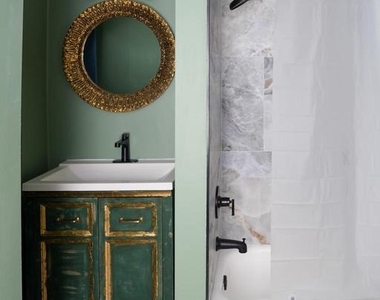 2213 E Thompson Street - Photo Thumbnail 18