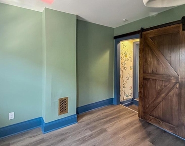 2213 E Thompson Street - Photo Thumbnail 22