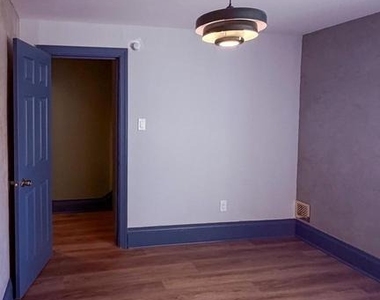 2213 E Thompson Street - Photo Thumbnail 12