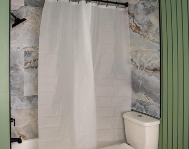 2213 E Thompson Street - Photo Thumbnail 16