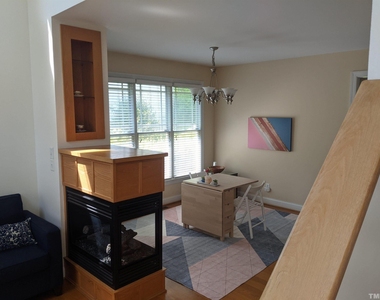 200 Charleston Lane - Photo Thumbnail 4